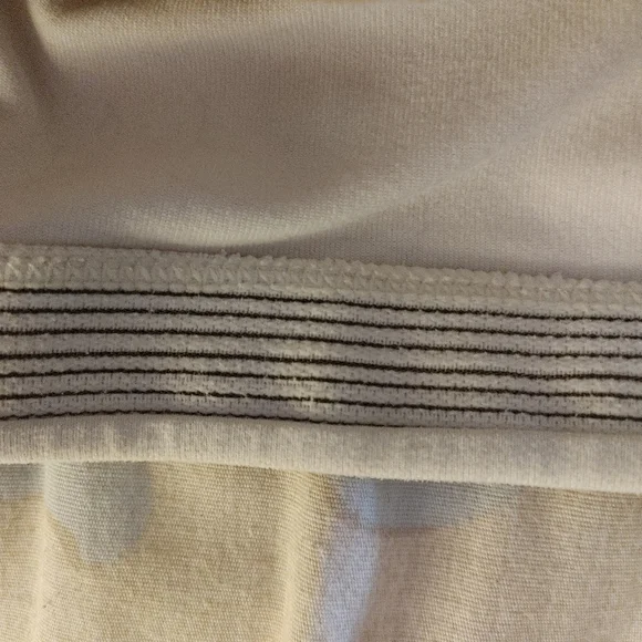 2/$25 Lululemon Deep Breath Bra - Picture 7 of 8